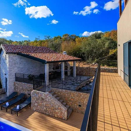 Le Maris With Indoor & Outdoor Heated Pool Villa