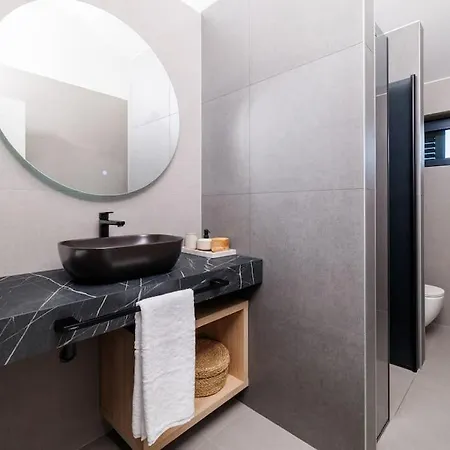 Le Maris With Indoor & Outdoor Heated Pool