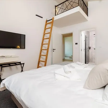Le Maris With Indoor & Outdoor Heated Pool *