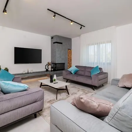 Le Maris With Indoor & Outdoor Heated Pool *