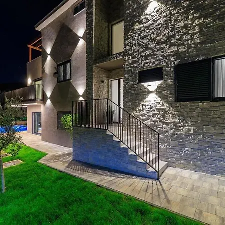 Le Maris With Indoor & Outdoor Heated Pool Villa *