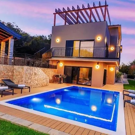 Le Maris With Indoor & Outdoor Heated Pool Villa