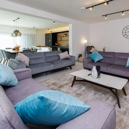Le Maris With Indoor & Outdoor Heated Pool Villa *
