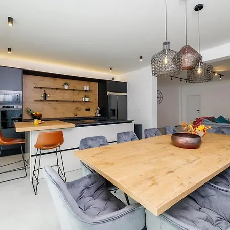 Le Maris With Indoor & Outdoor Heated Pool 빌라