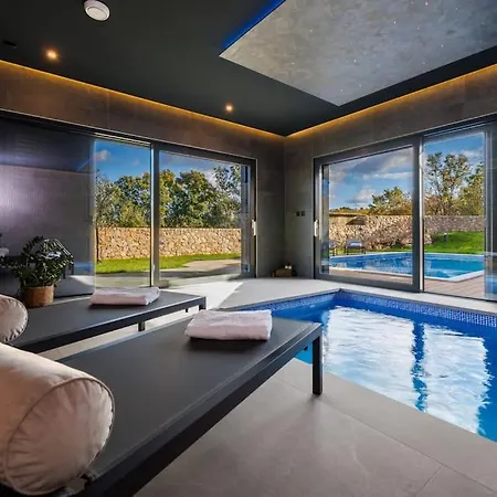 Le Maris With Indoor & Outdoor Heated Pool 빌라 Dobrinj