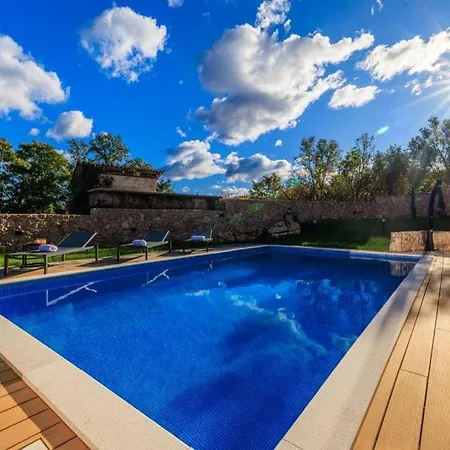 Le Maris With Indoor & Outdoor Heated Pool